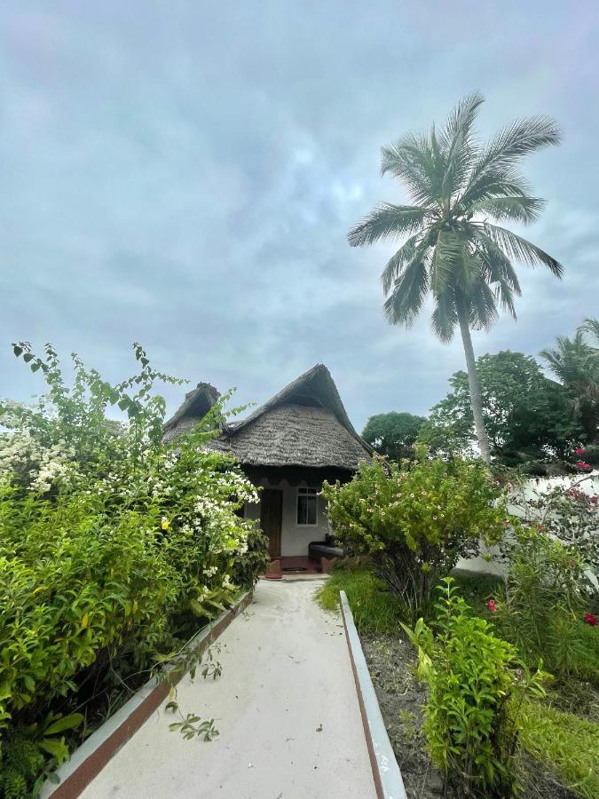 Meremeta Lodge Utende Buitenkant foto
